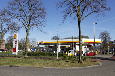 914127 Gezicht op het benzinestation van SHELL (Pieter Nieuwlandstraat 112) te Utrecht.